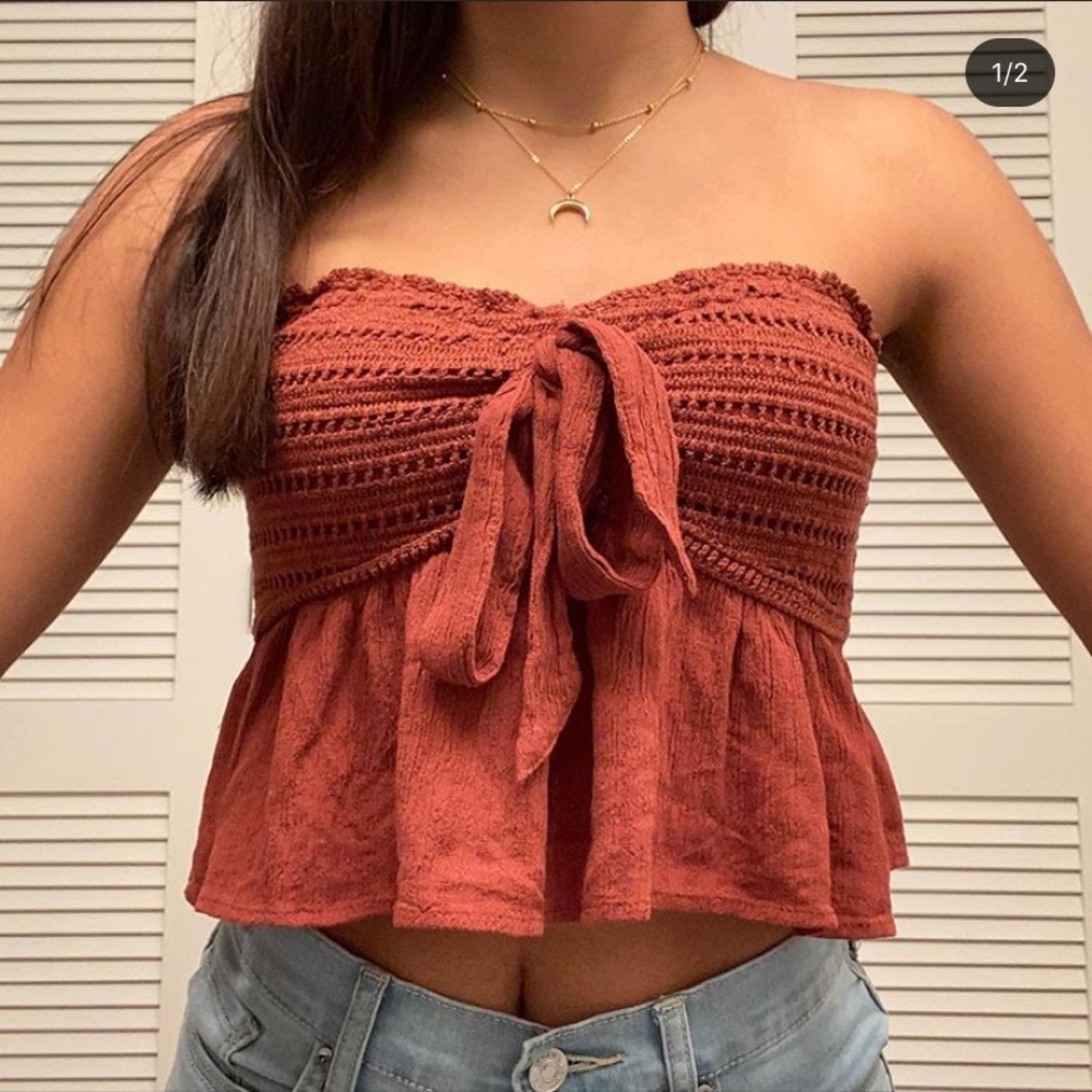 Woman strapless crochet design/flowy crop top